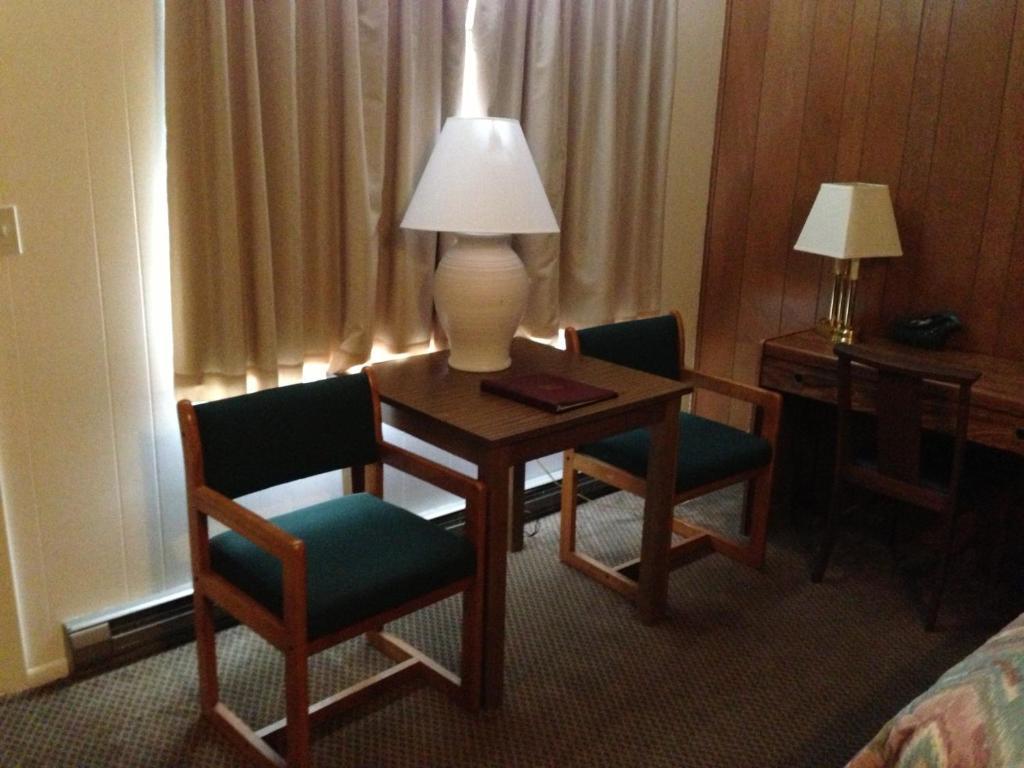 Capri Motel Mackinaw City Bilik gambar