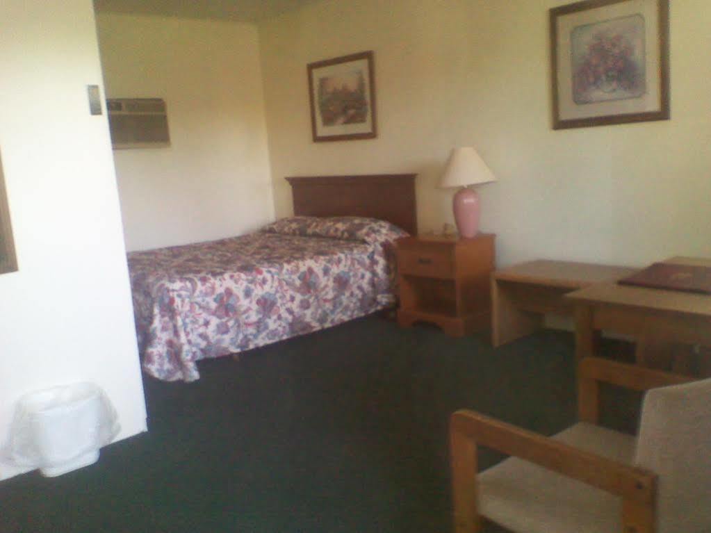 Capri Motel Mackinaw City Luaran gambar